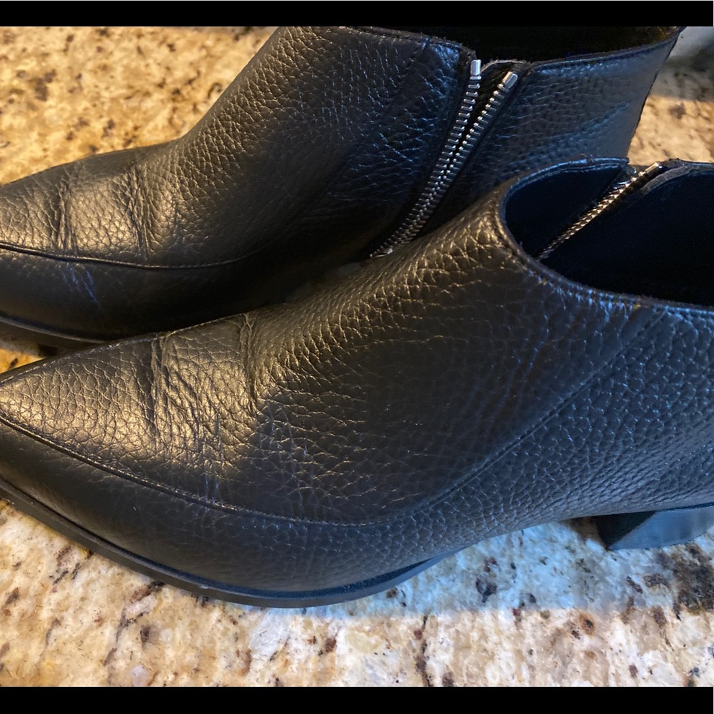 Everlane black booties like new